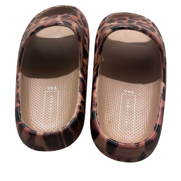 NWOT Yellow Box Torrey Leopard Print Women's Cushioned Slides, size 9 to 9.5 - Picture 4 of 5